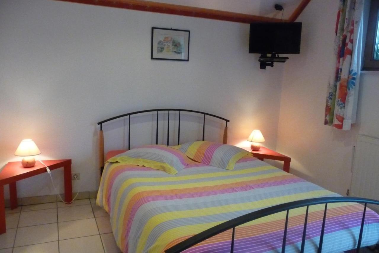 Bed and Breakfast Au Rond Chene Biron Exterior foto