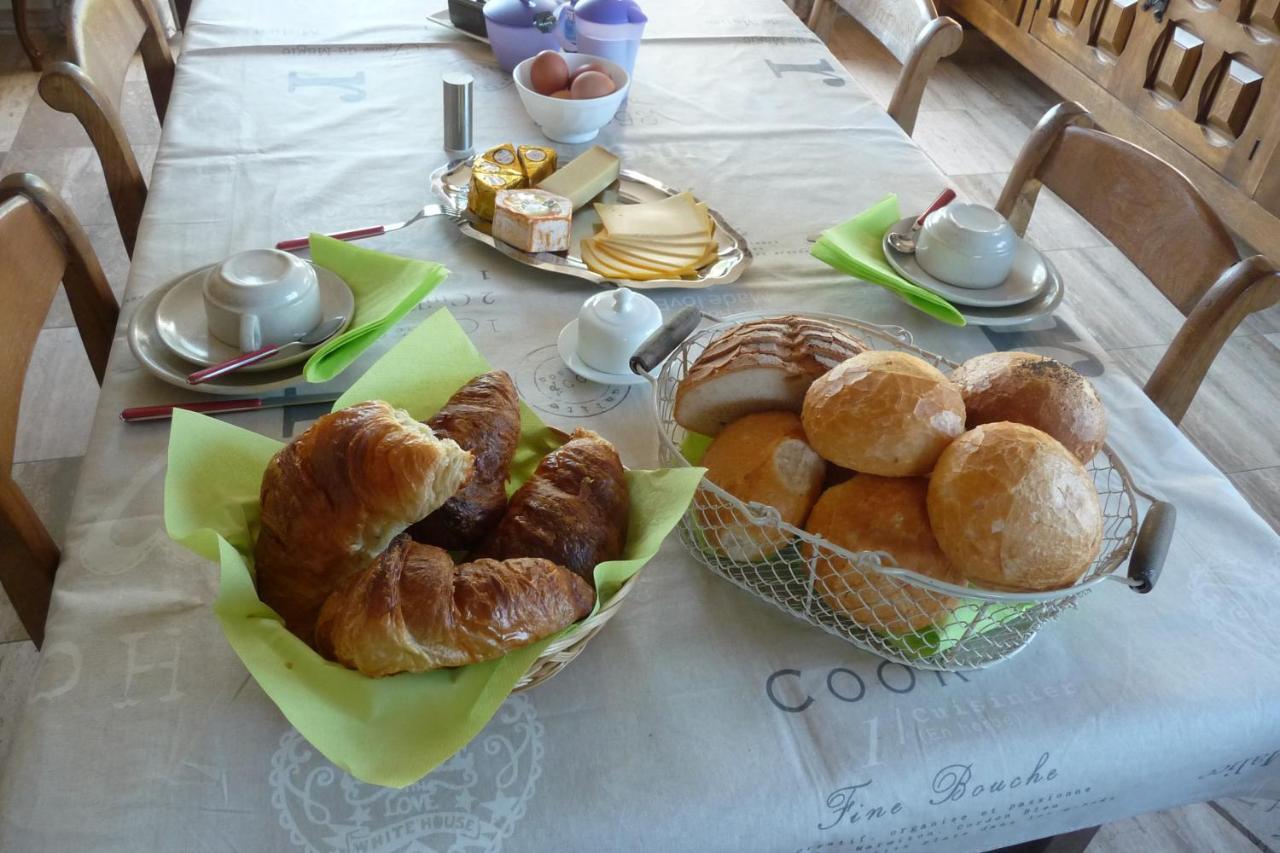 Bed and Breakfast Au Rond Chene Biron Exterior foto