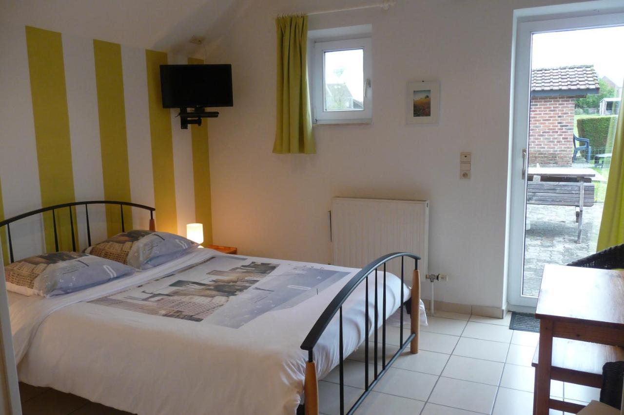 Bed and Breakfast Au Rond Chene Biron Exterior foto