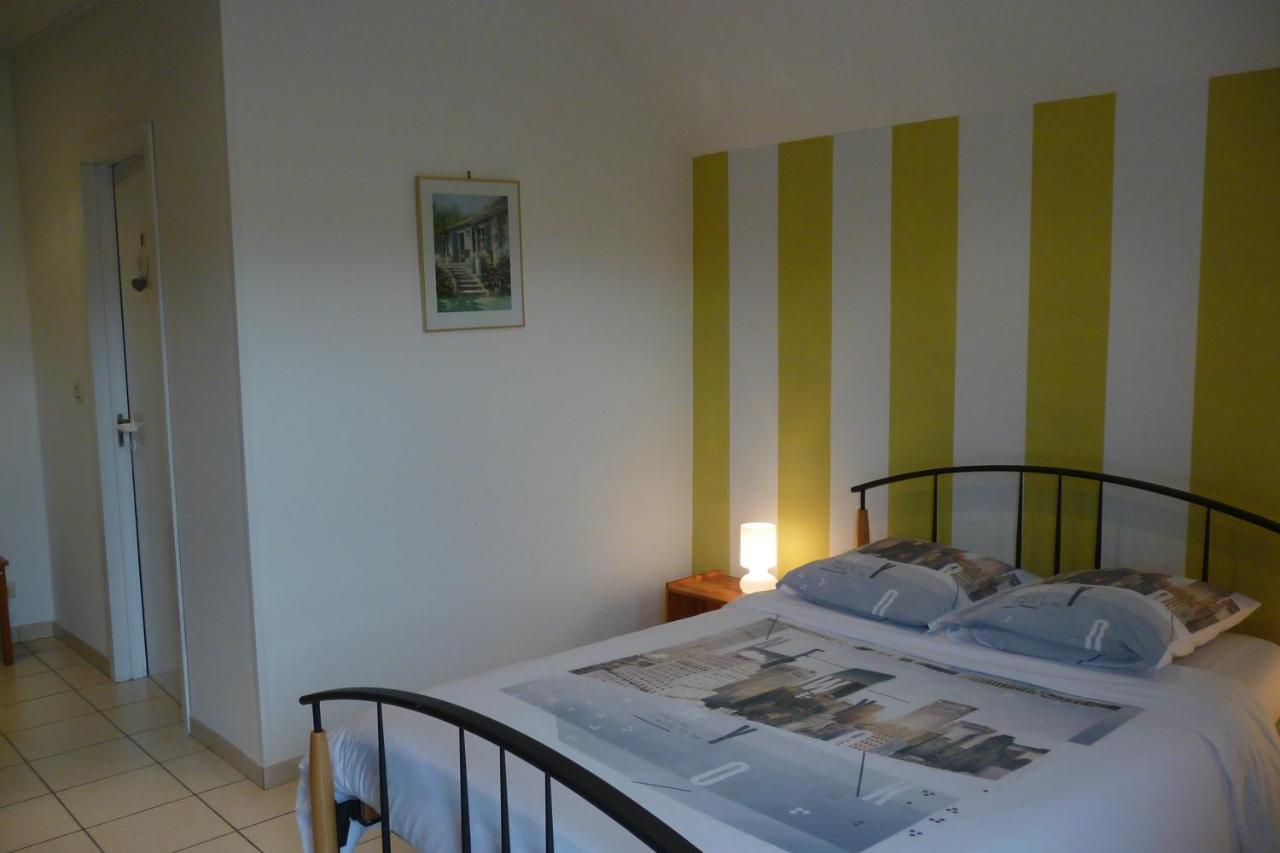 Bed and Breakfast Au Rond Chene Biron Exterior foto